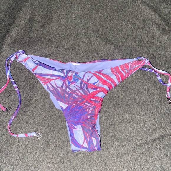 Lululemon cheeky bikini bottom